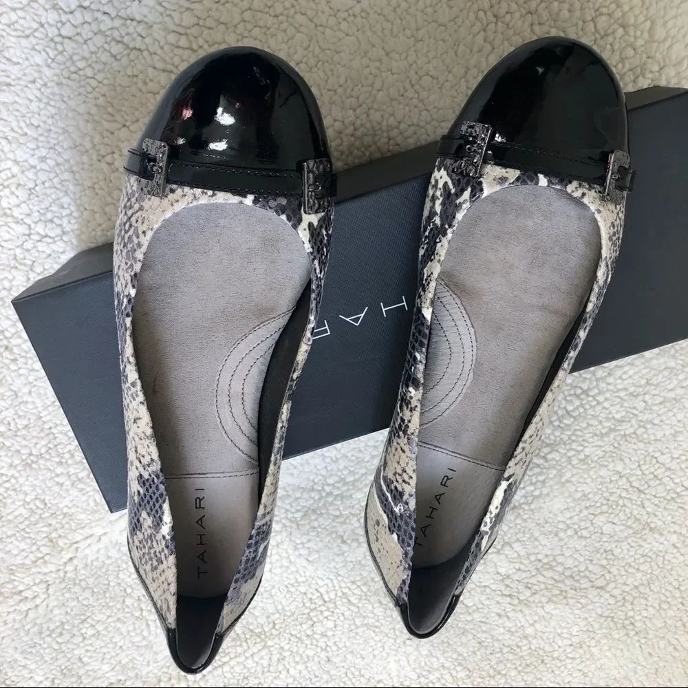 NWB Tahari snakeskin flat ballet shoes. Size 6 1/2